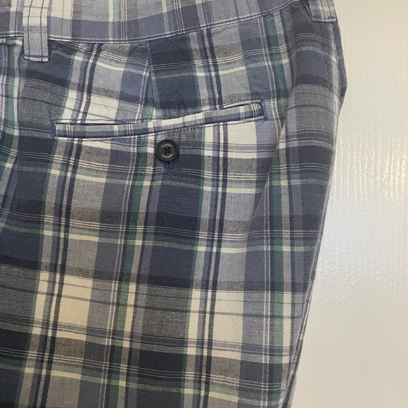 Tommy Bahama men’s shorts. Waist size 33” Multi Colored Pattern. - Picture 3 of 9